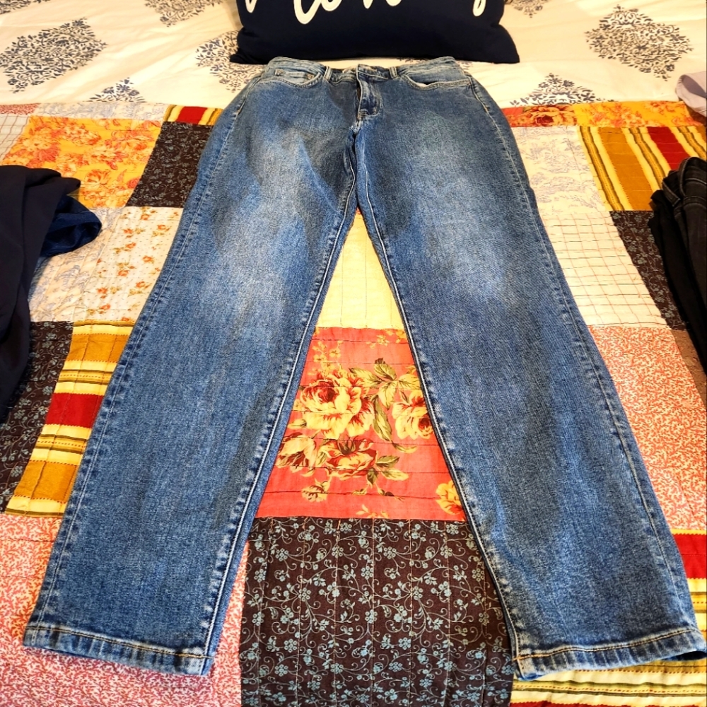 Flying Monkey size 28 Boyfriend jeans
